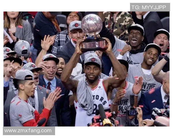 骑士与猛龙季后赛首战激战正酣双方争夺胜利的精彩瞬间回顾